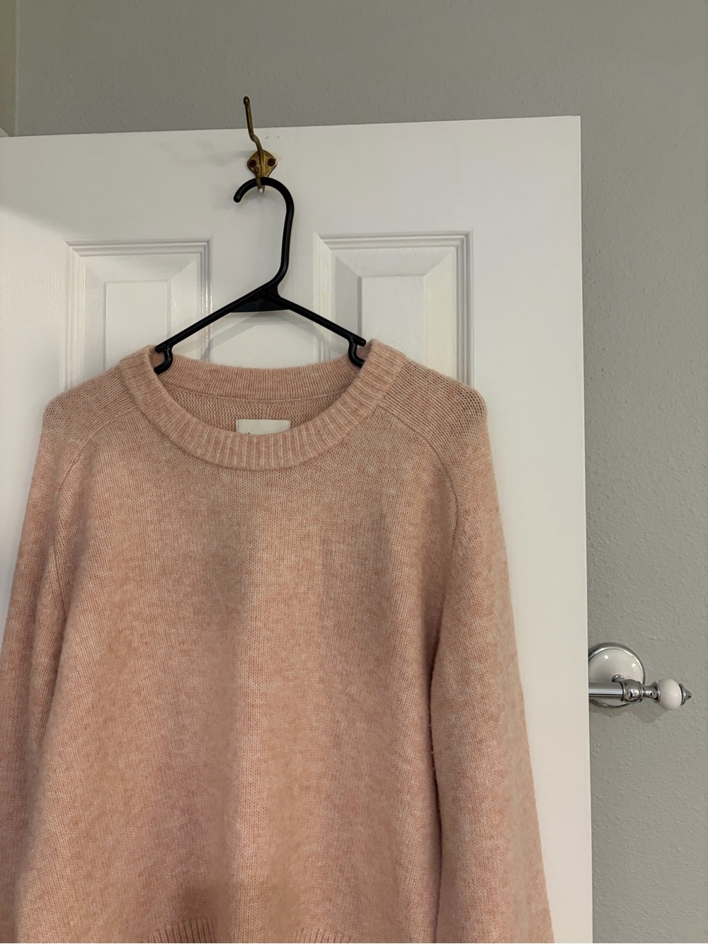 Abercrombie Pink Crewneck Knit Sweater Soft Fuzzy Pullover Medium - Picture 2 of 6